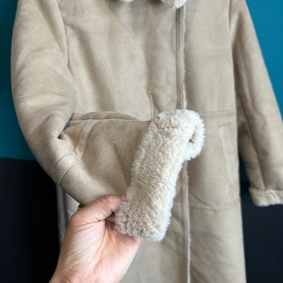 Tan Teddy Jacket with Plush Texture and Classic Collar - Picture 3 of 13